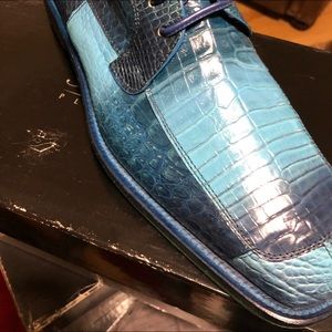 Men’s size 11 Crocodile shoes.